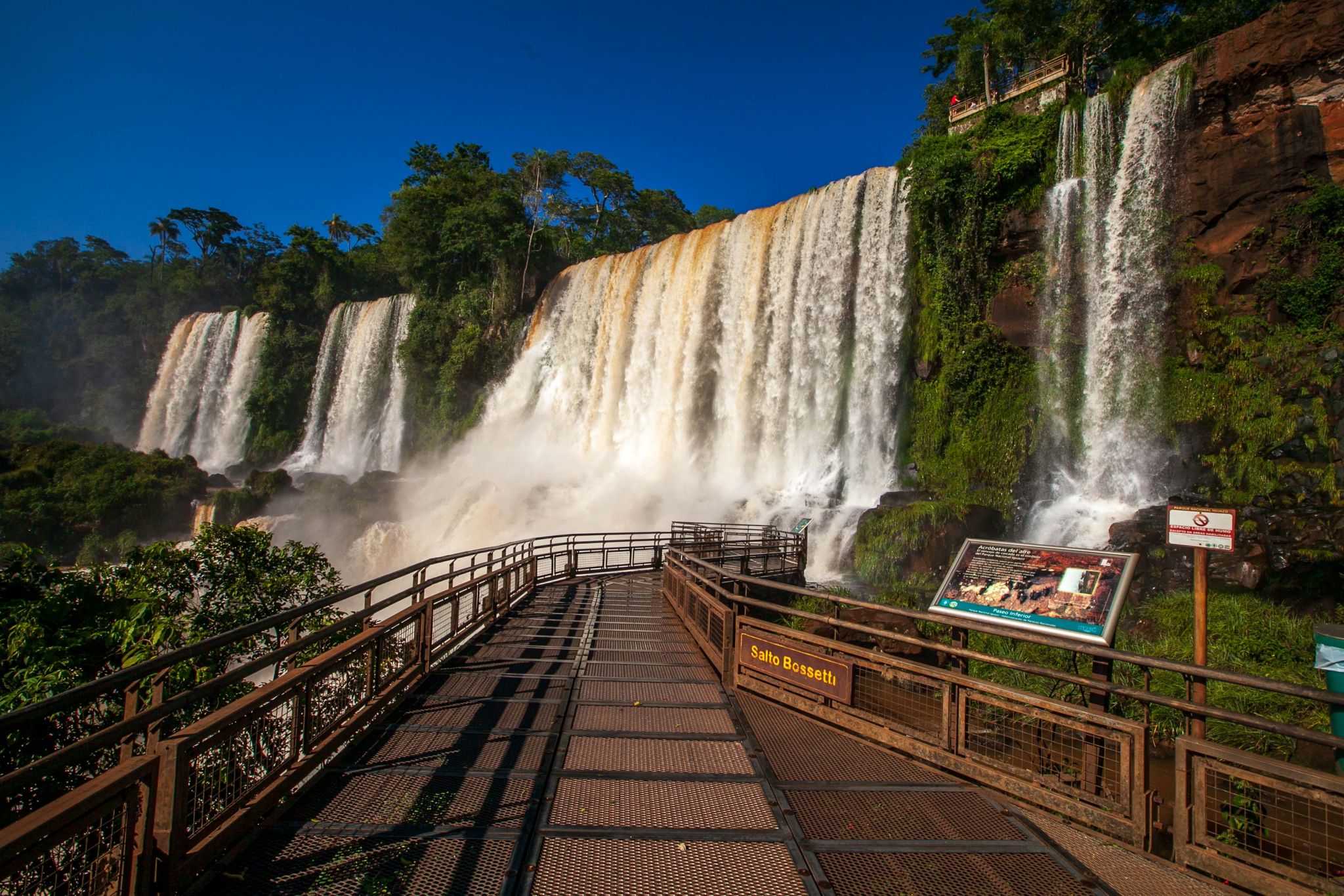 Cataratas del Iguazú | Buscan intensamente a un turista que cayó en las pasarelas del Salto Bosetti - Canal Doce Misiones