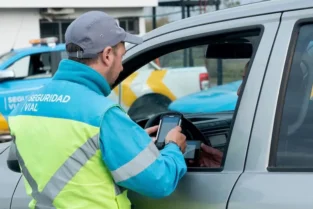 La cédula azul física sigue vigente y es válida para circular en todo el país imagen-7