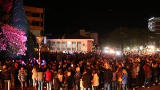 Oberá celebró la magia navideña con el encendido del árbol en el Centro Cívico imagen-6