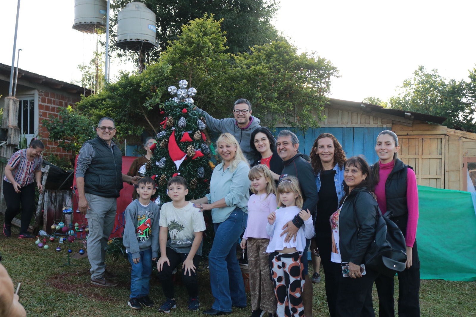 Oberá celebró la magia navideña con el encendido del árbol en el Centro Cívico imagen-15