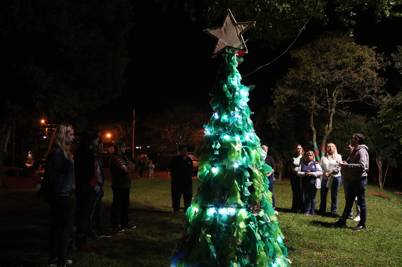 Oberá celebró la magia navideña con el encendido del árbol en el Centro Cívico imagen-17