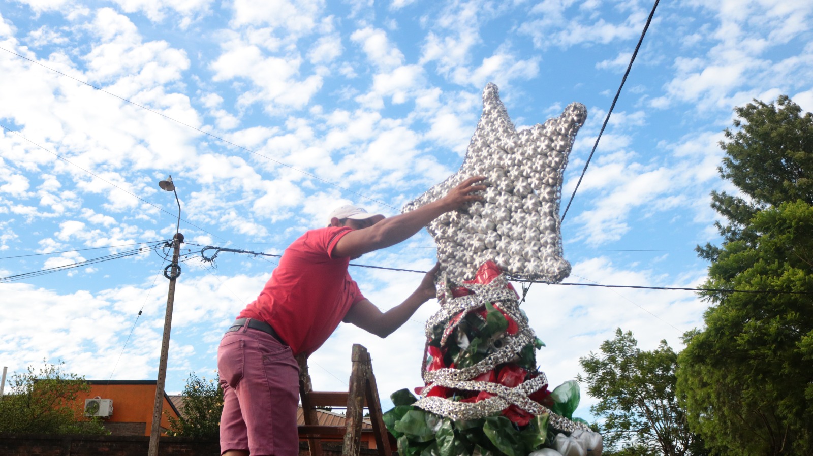 Oberá celebró la magia navideña con el encendido del árbol en el Centro Cívico imagen-11