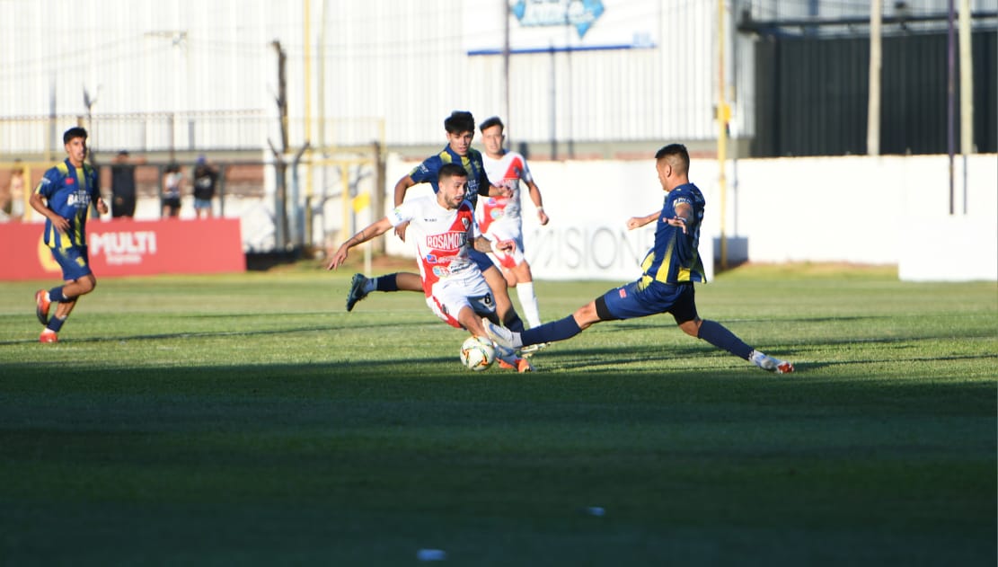 Mitre se quedó con el clásico y avanzó a semis del Regional Amateur imagen-8