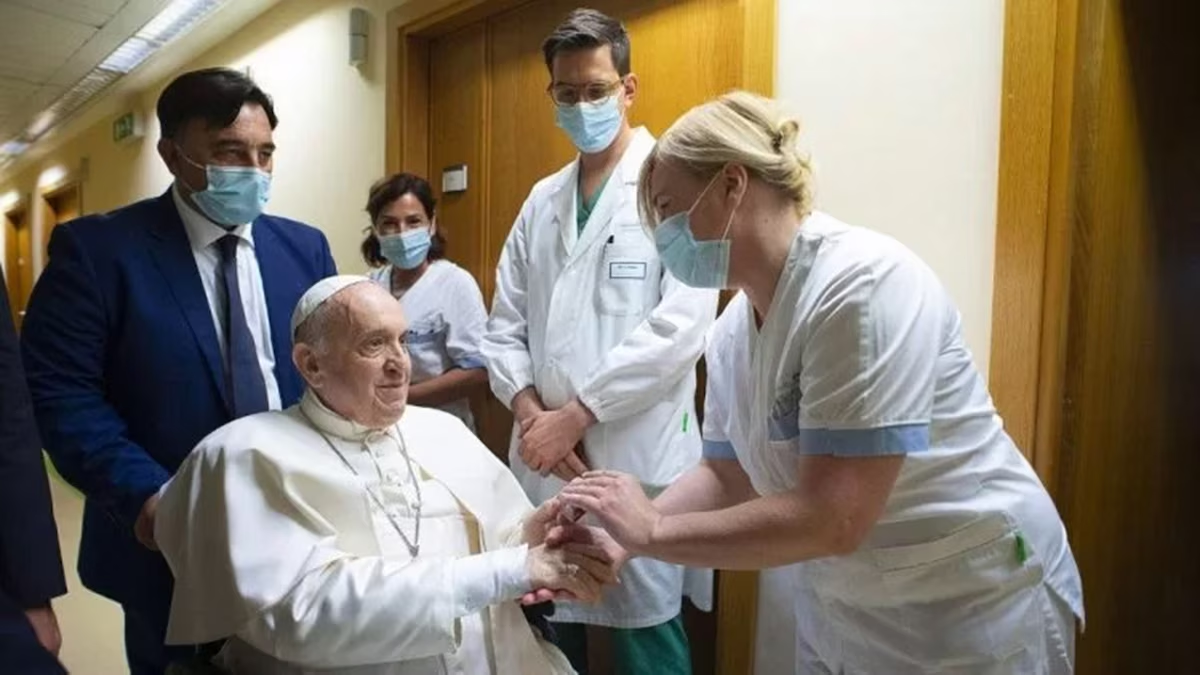 El papa Francisco sufrió una crisis respiratoria y su estado es crítico imagen-8