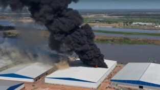 Paraguay: incendio de gran magnitud en un depósito de neumáticos imagen-6